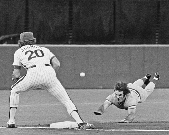 Cincinnati Reds Pete Rose Sliding Black And White 8x10 Picture Celebrity Print