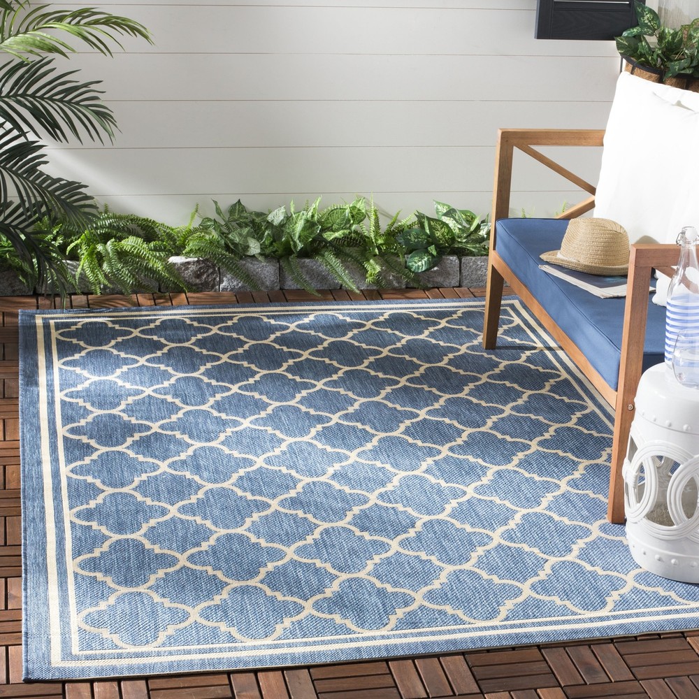 Courtyard Alina Geometric Quatrefoil Indoor/Outdoor Area Rug Blue/Beige 4' x 4'