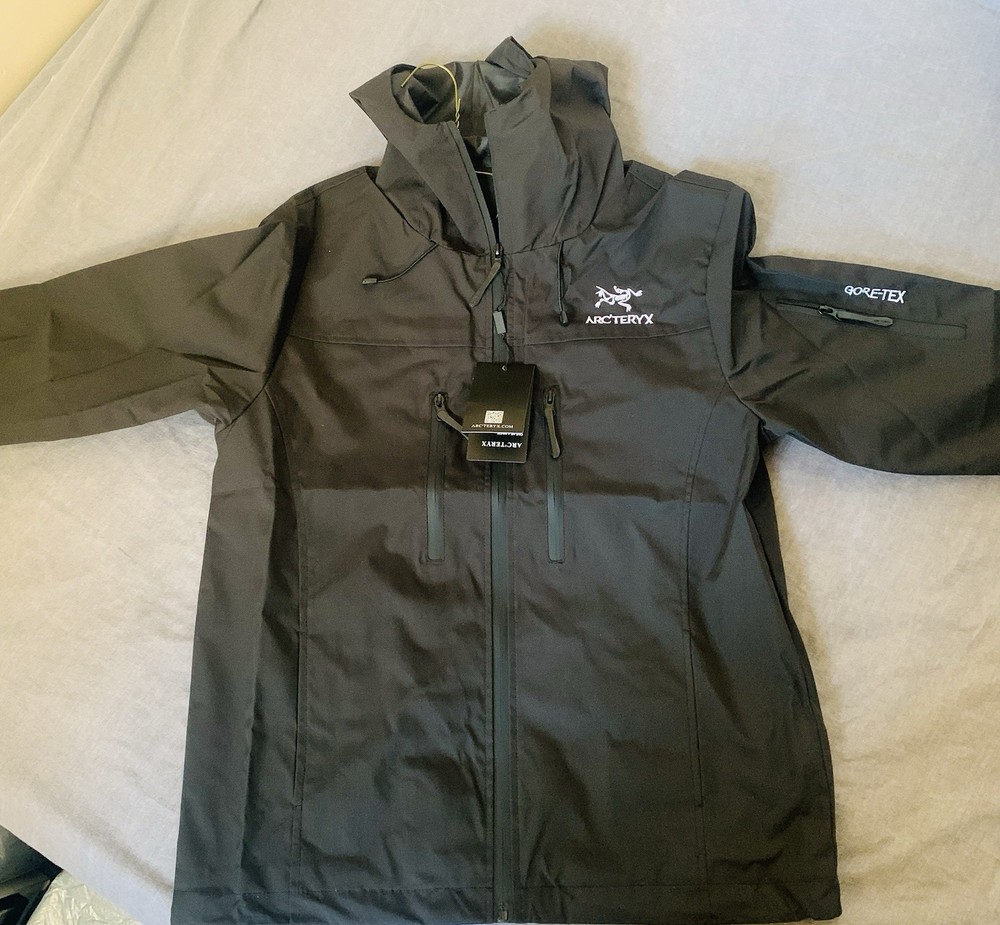 Arc’teryx Beta Gore-Tex Jacket Black Men’s Waterproof. medium