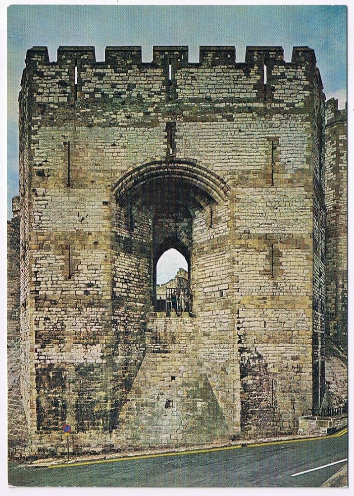 Postcard Caernarfon Castle Gwynedd Wales Queen's Gate