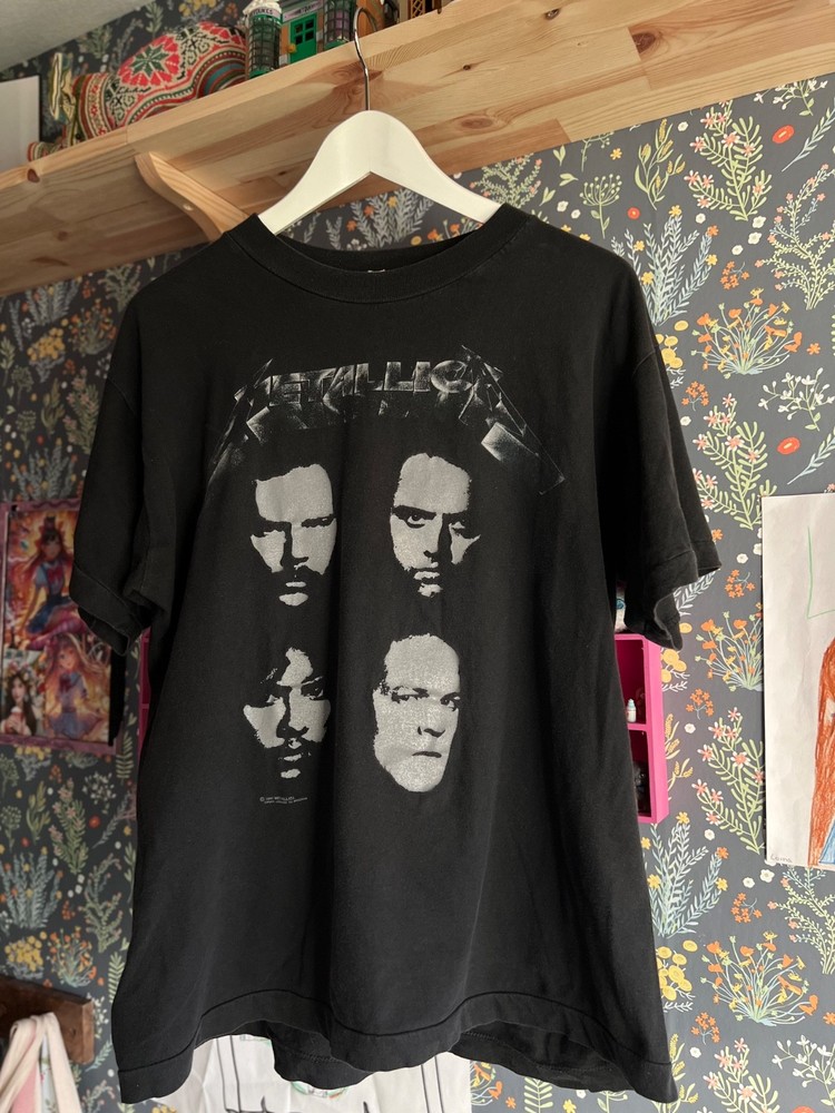 Vintage black album Metallica T-shirt 1991 size XL.