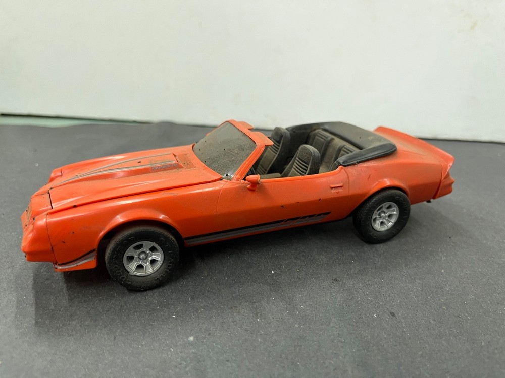 C6 Chevy Camaro Z-28 Convertible built Vintage Car model 1/25 McM.