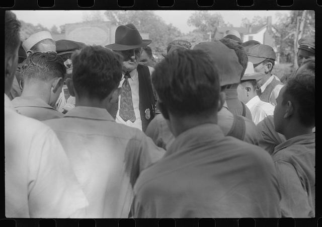 Photo:Greensboro Georgia 1941 CIO Pickets Jeering at Mill Workers