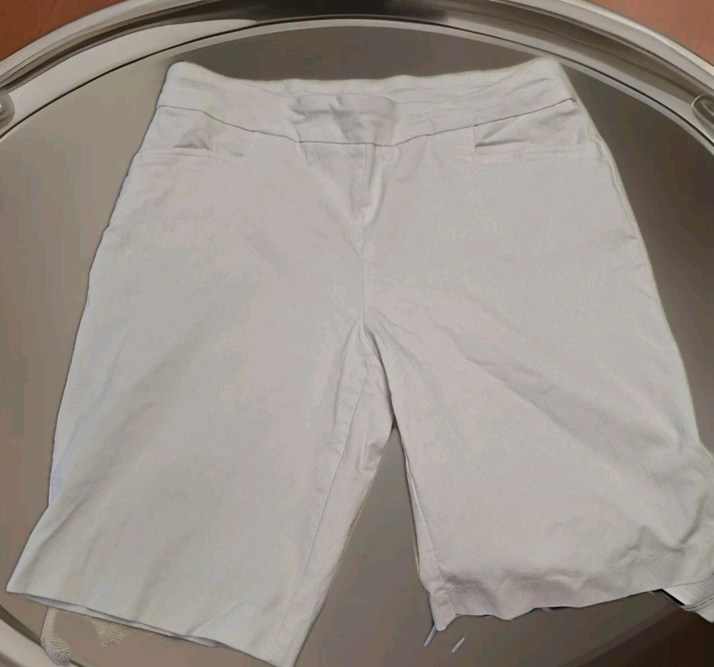 Women White Stretch Pull-On Casual Shorts  
