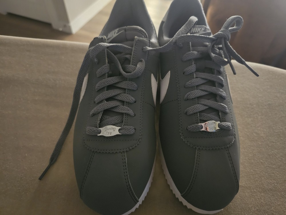 Nike Cortez '72 Gray White Low Top Sneakers Lace Up Athletic Shoes