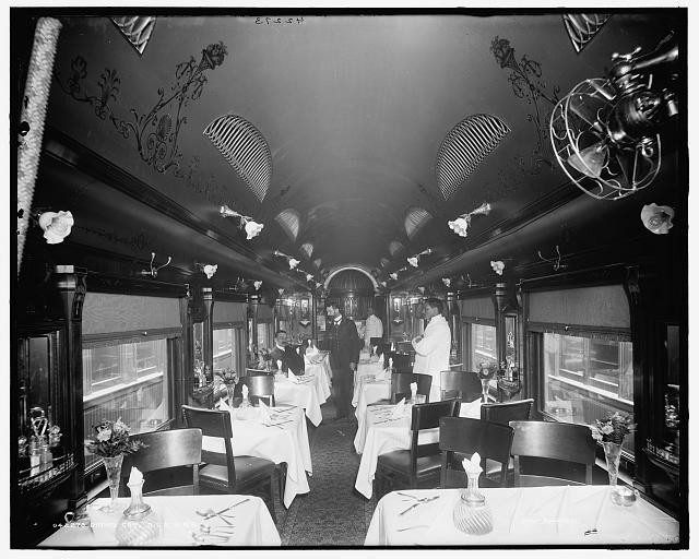 Photo:Delaware Lackawanna Western Railroad Dining Car 1900s Interior