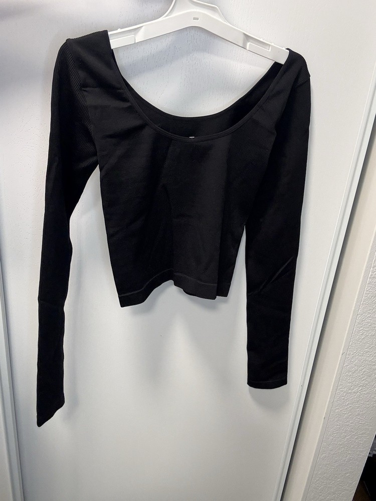 Black Scoop Neck Long Sleeve Slim Fit Women's Regular T-Shirt