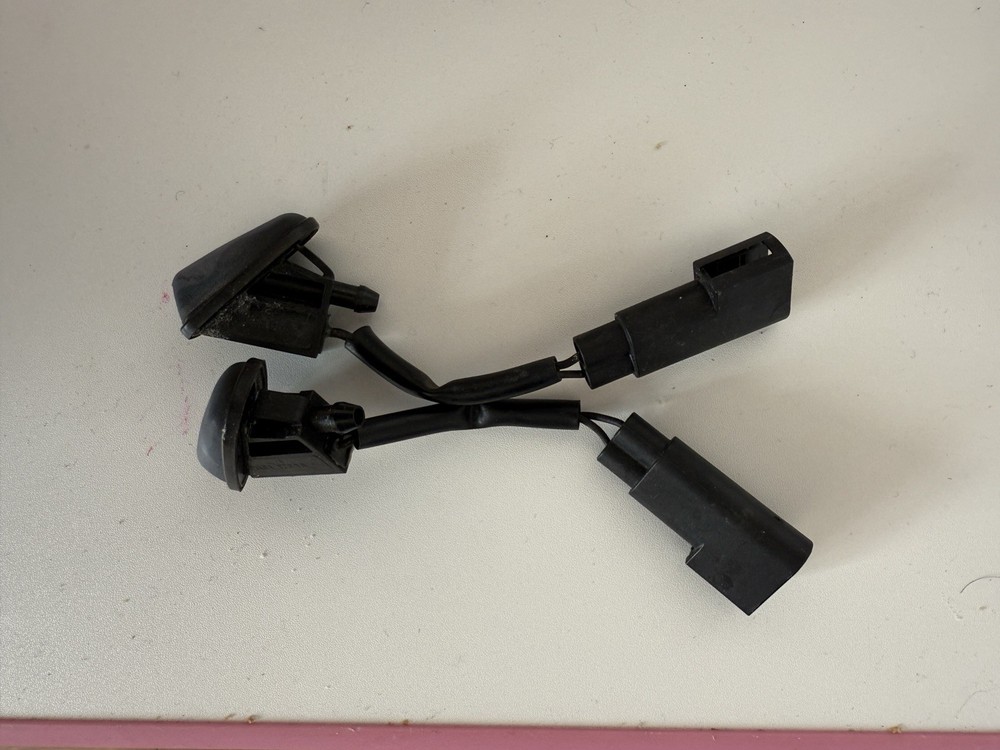 Ford Focus Mk3 Front Windscreen Washer Jet Spray Nozzle