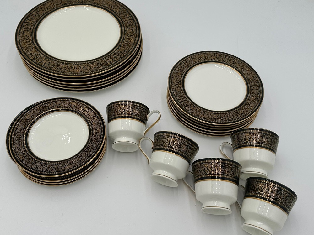 Mikasa Mount Holyoke Gold Scrolls Black White Bone-China Vintage 22 Pieces
