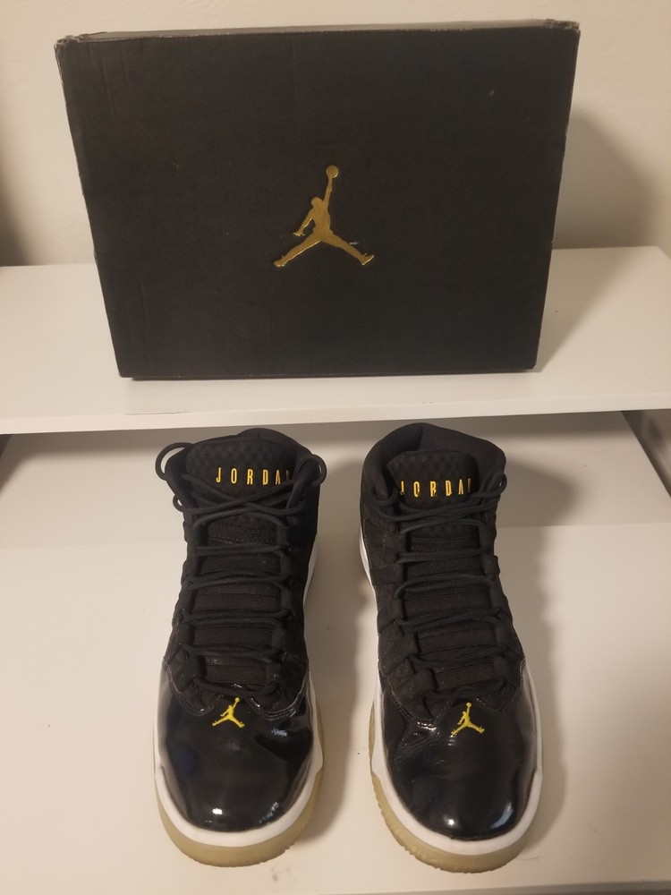 Air Jordan Max Aura AQ9084041 Size 9.5 Black Gold White Basketball Shoes