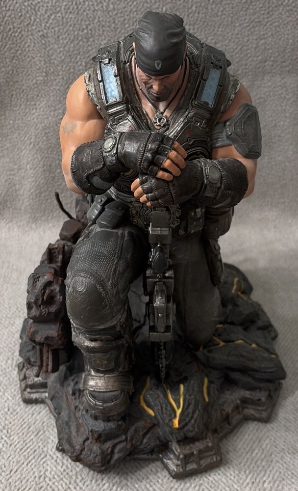 Gears of War 3 Marcus Fenix Journey’s End Statue - Epic Edition - Gun Detached