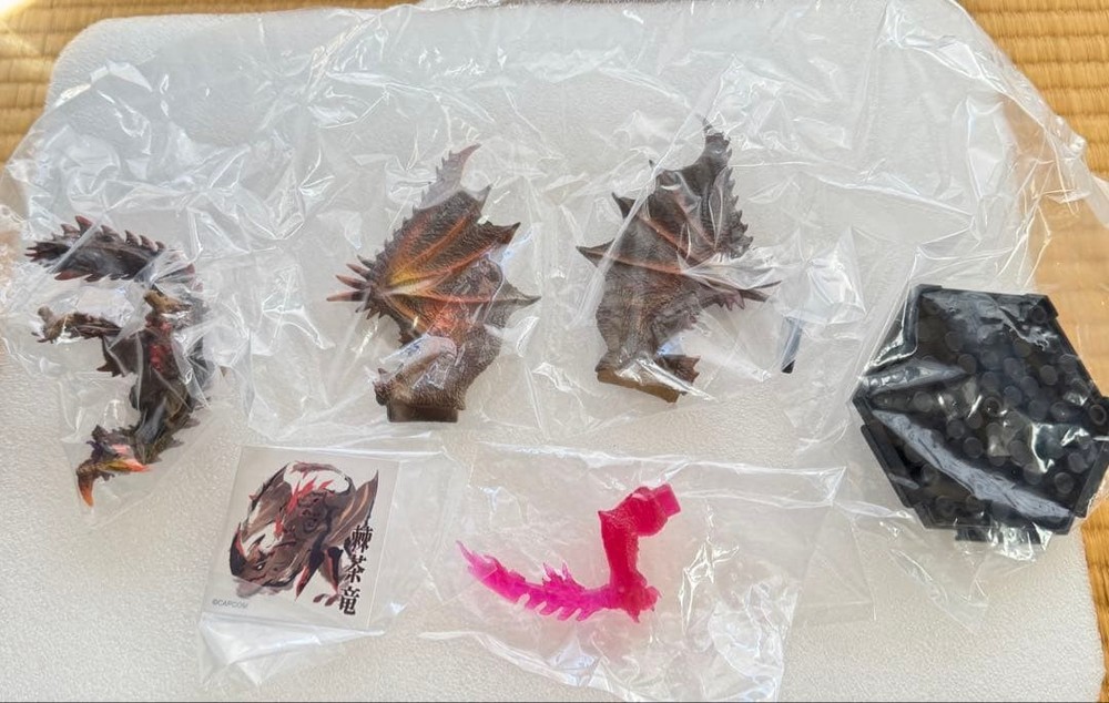 Monster Hunter Espinas Figure Standard Model with Sticker & Bonus Parts, Unopen