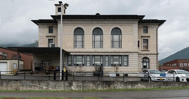 Photo:Big Stone Gap Virginia C. Bascom Slemp Federal Building 2014