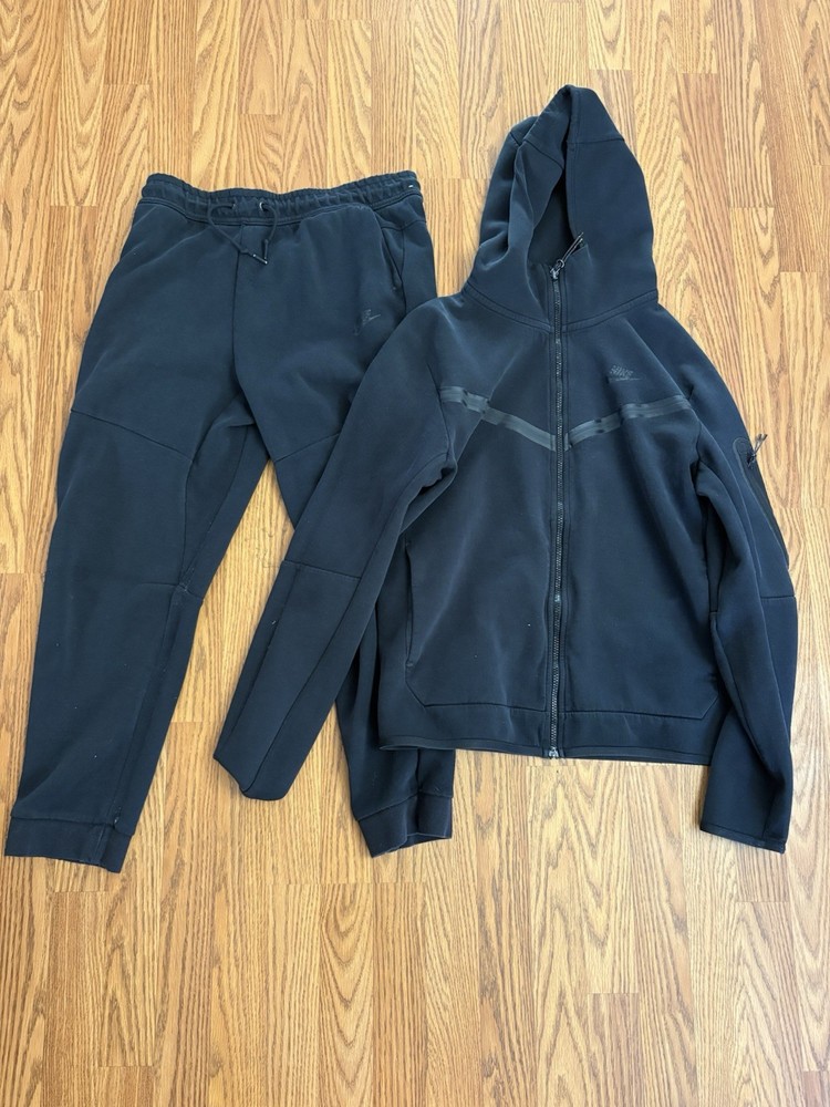 Nike Tech Black Pants And Hoodie Medium