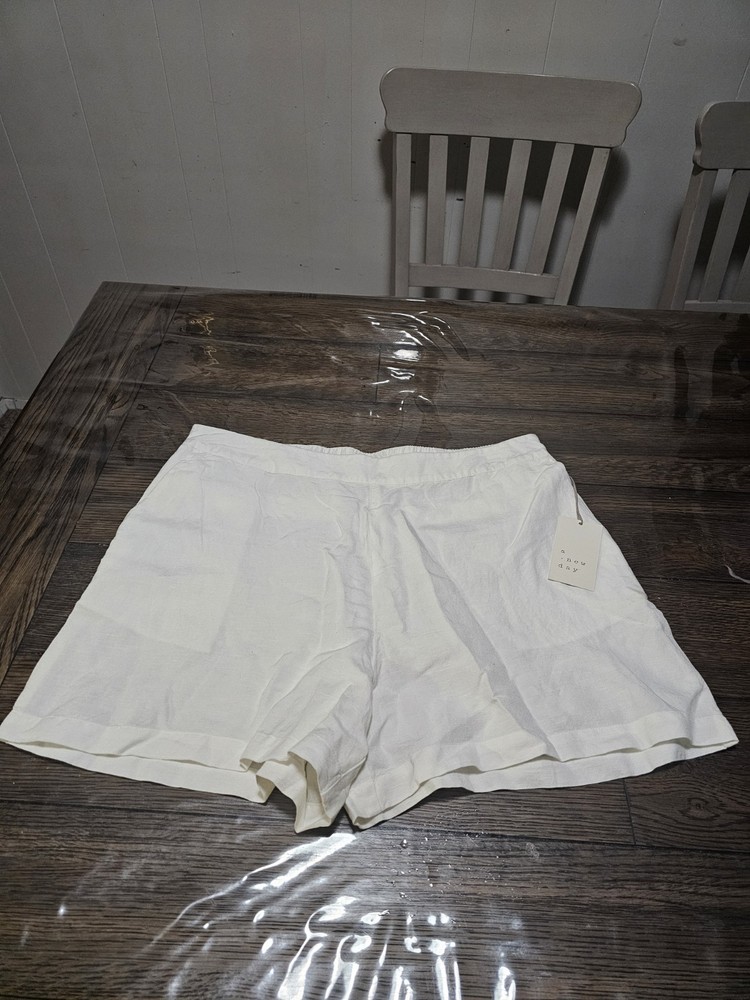 A New Day Women's Size Large High Rise Linen Pull on Shorts White