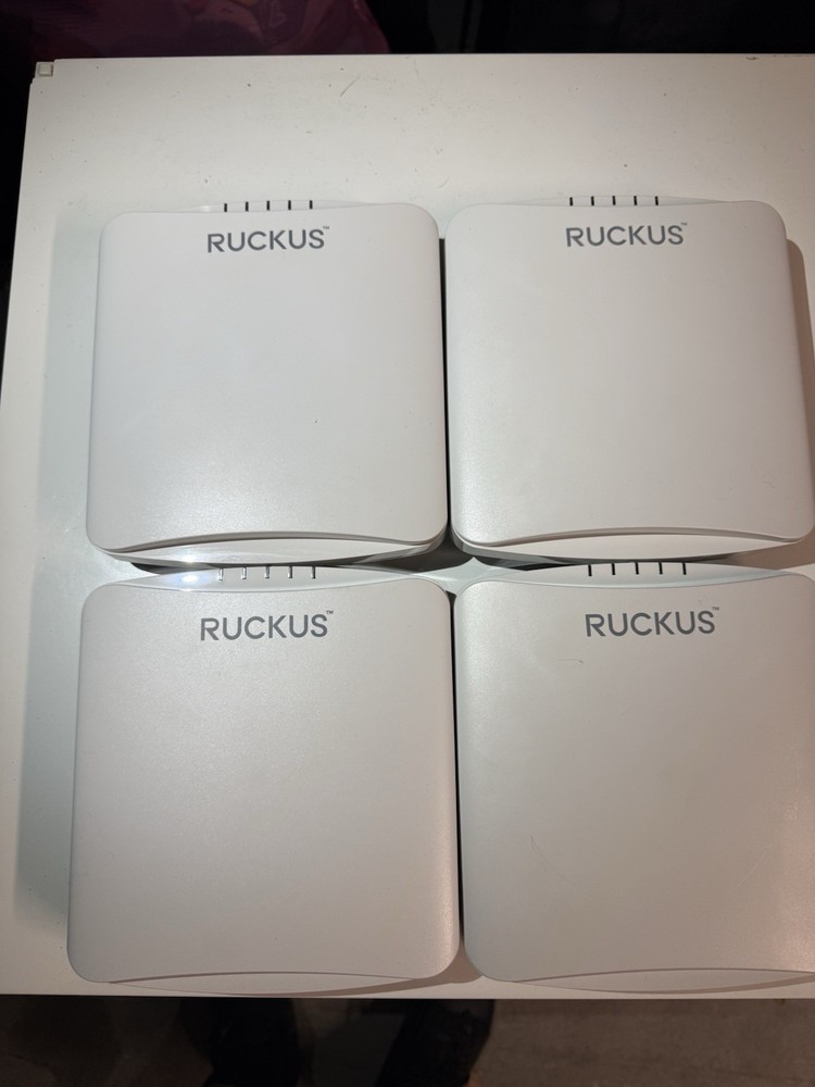 Ruckus 901R550US00 ZoneFlex R550 Wireless Access Point. Lot Of 4