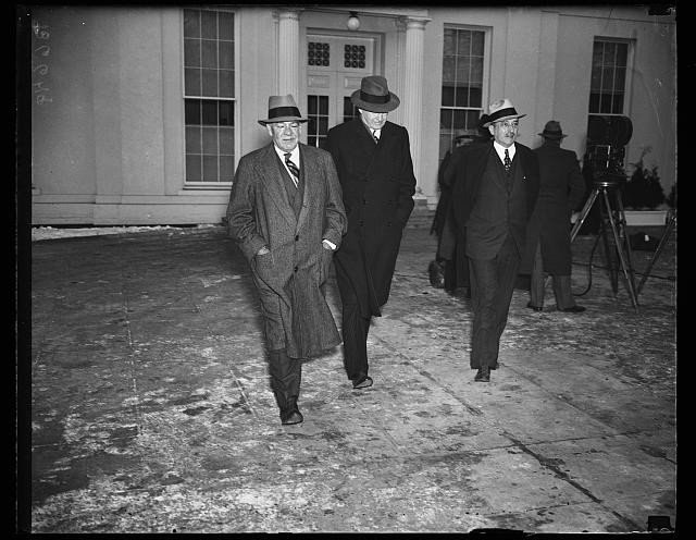 Photo:Washington DC White House Group of Men 1930s Night Photograph