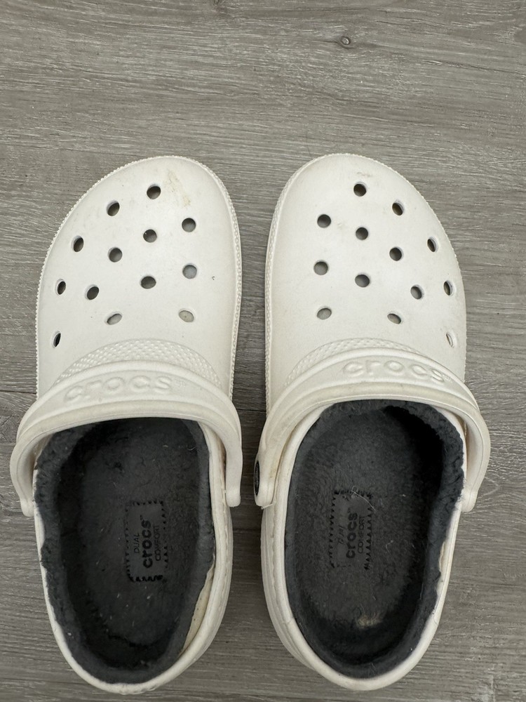 Crocs Dual Comfort Lined White Slip-On Clog Shoes Men's Size 5  Women size 7