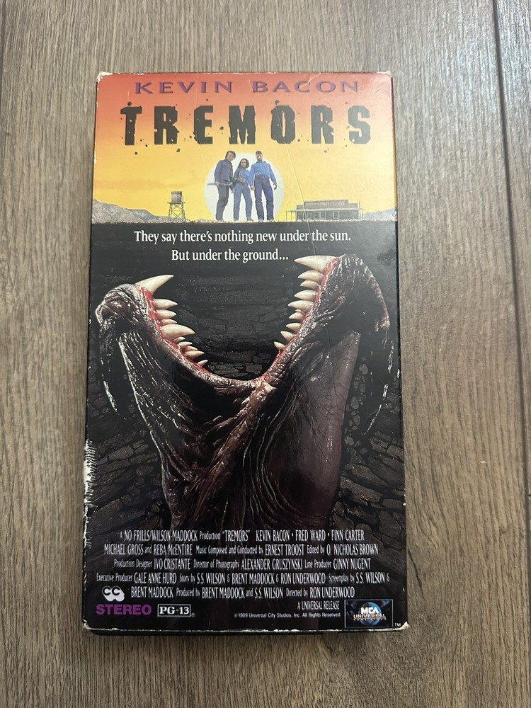 Tremors VHS PG-13 1999 Kevin Bacon Reba McEntire Sci-Fi.