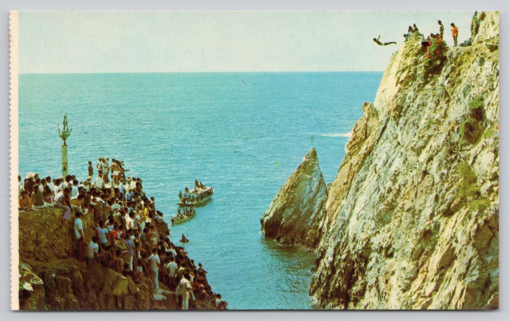 Acapulco La Quebrada High Diver Cliff Diving Vintage Mexico Postcard