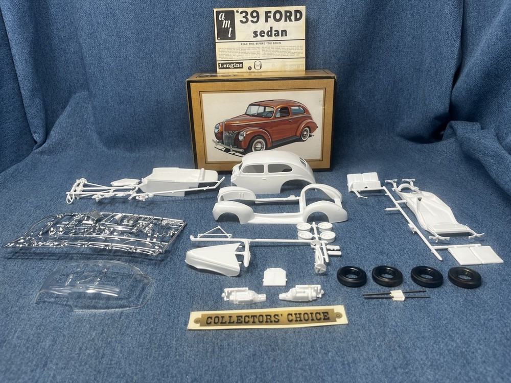 AMT 1939 Ford Sedan 1/25 Scale Model Kit Collector Series Unbuilt In Open Box