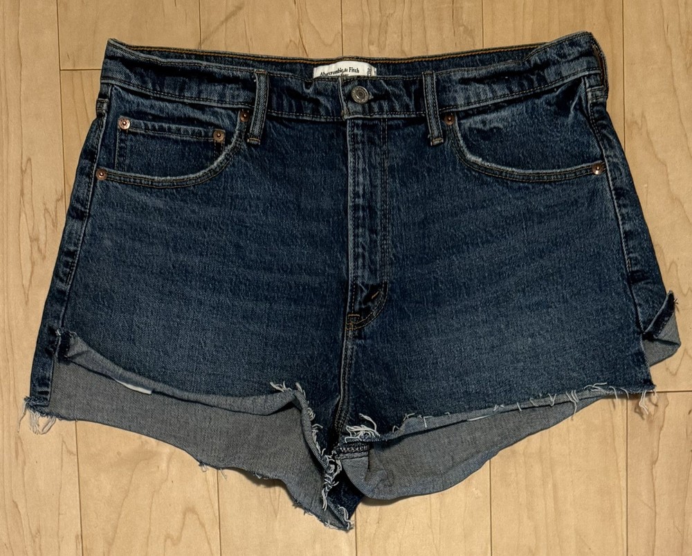 Abercrombie & Fitch Mom High Rise Denim Jean Shorts Distressed Women’s 32 14