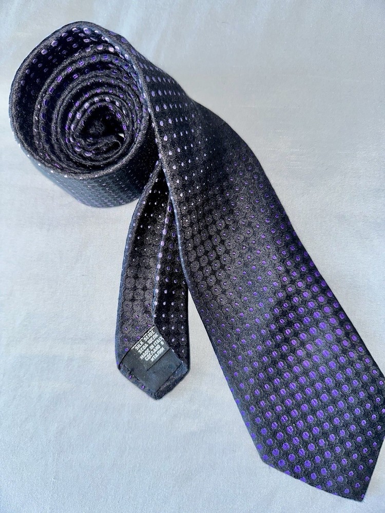 Hugo Boss 100% Silk Tie Black Purple Hombre Geometric Dot Pattern Made in Italy