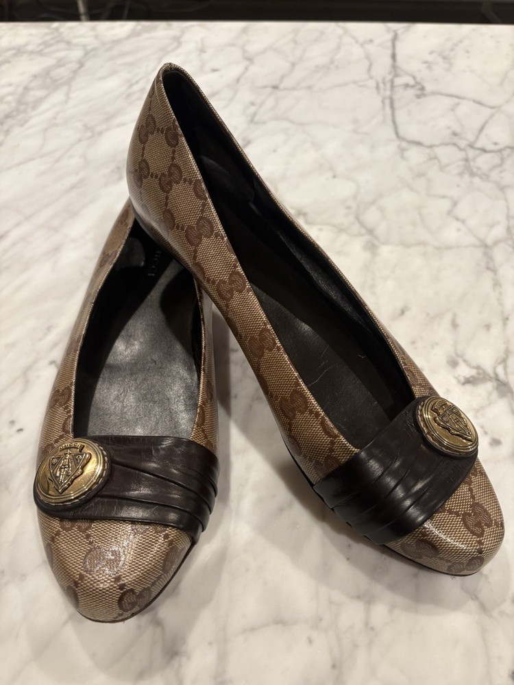 Gucci Brown Size 40 Logo Ballet Flats with Medallion Detail Good Condition