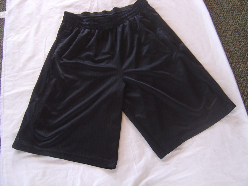 Nike Men’s Basketball Shorts Black size large  Drawstring Elastic Waist polyeste