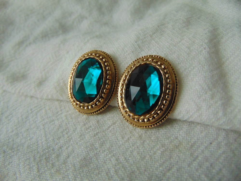 vintage Dauplaise signed gold plated green crystal oval clip on earrings