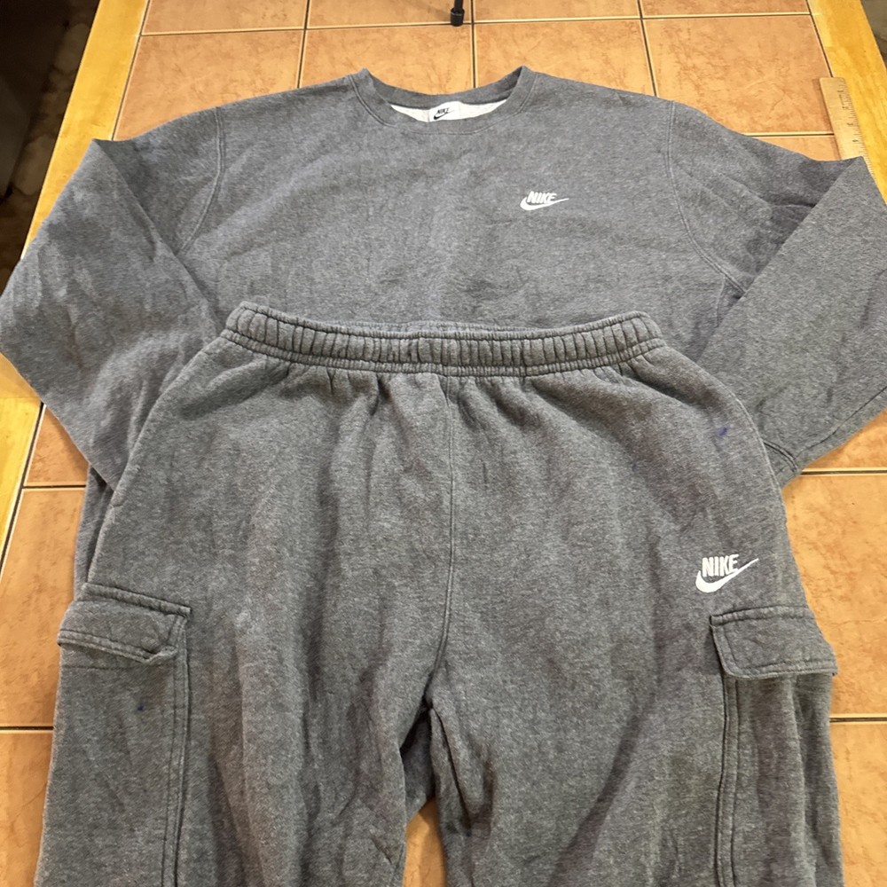 Nike Sportswear Fleece Gray Sweatshirt & Cargo Pants Set Size Large Joggers