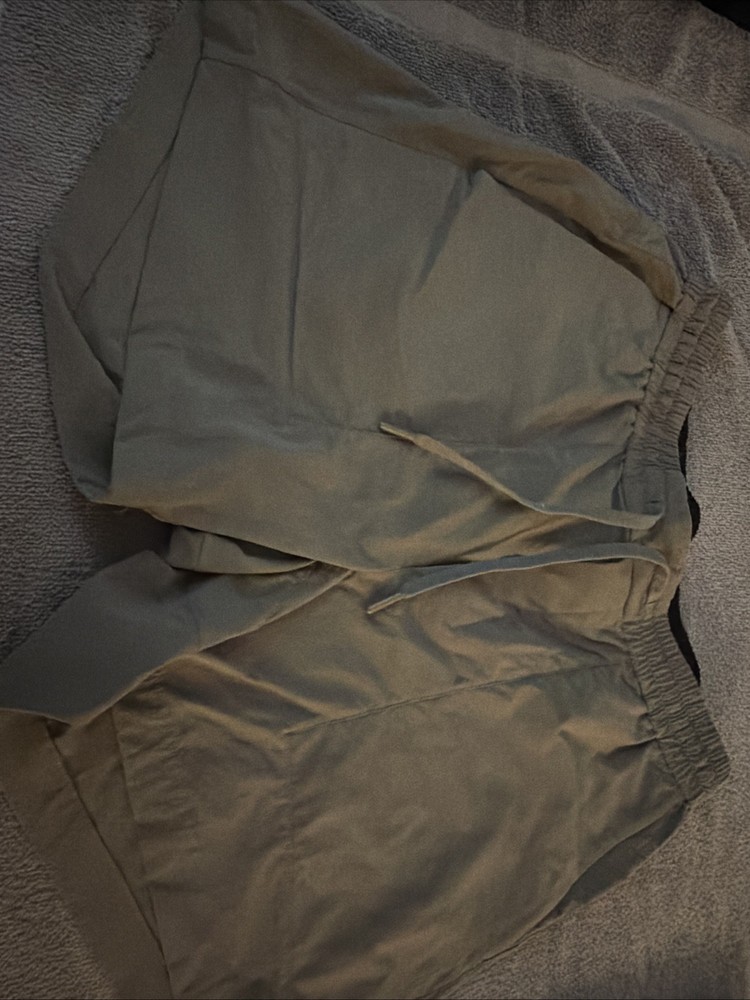 Lululemon Men’s Shorts 5” Linerless Size Large