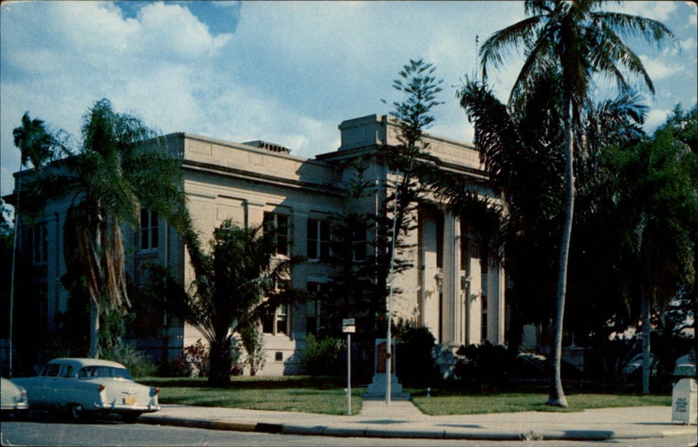 County Court House Fort Myers Florida vintage car ~ 1950-60s postcard