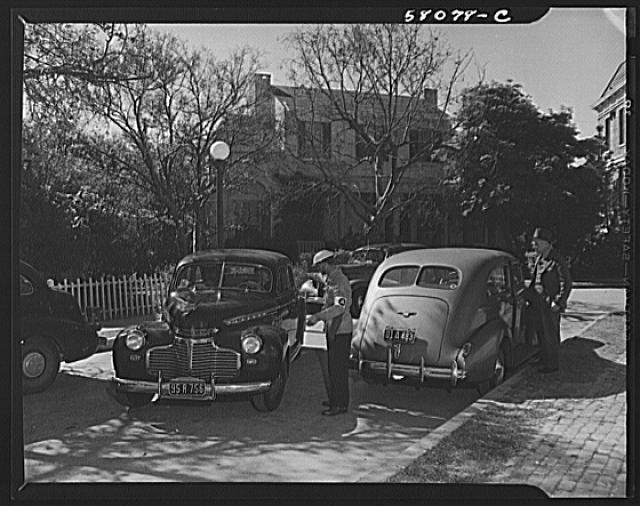 Photo:United States 1940s Civilian Defense Traffic Stop Cars Police