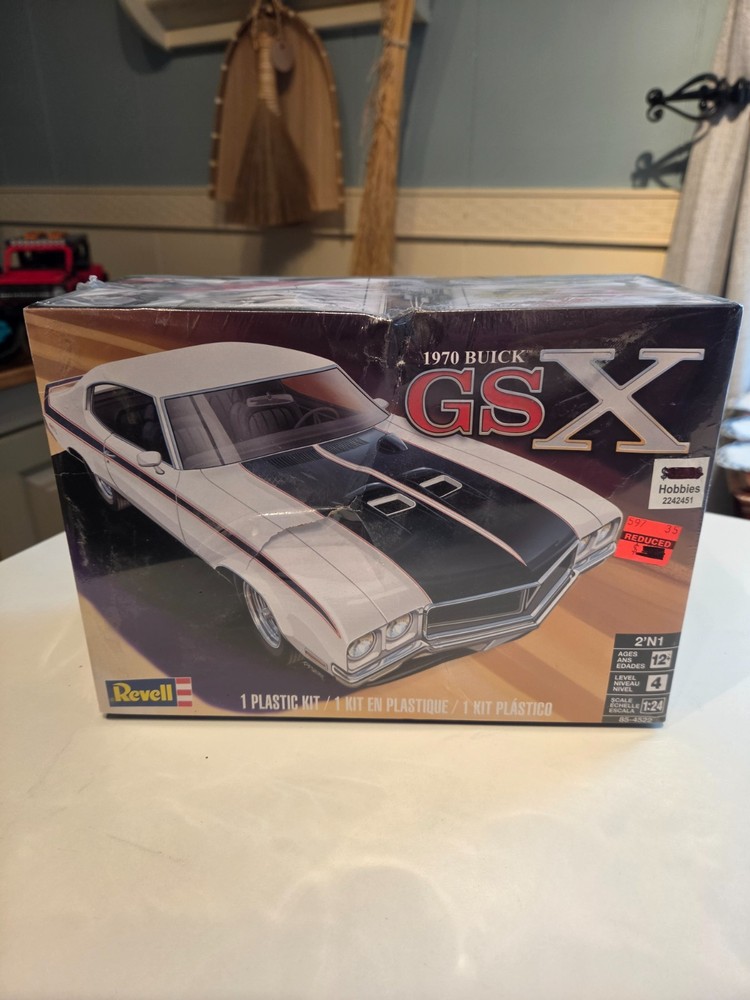 1/25 scale model car kit