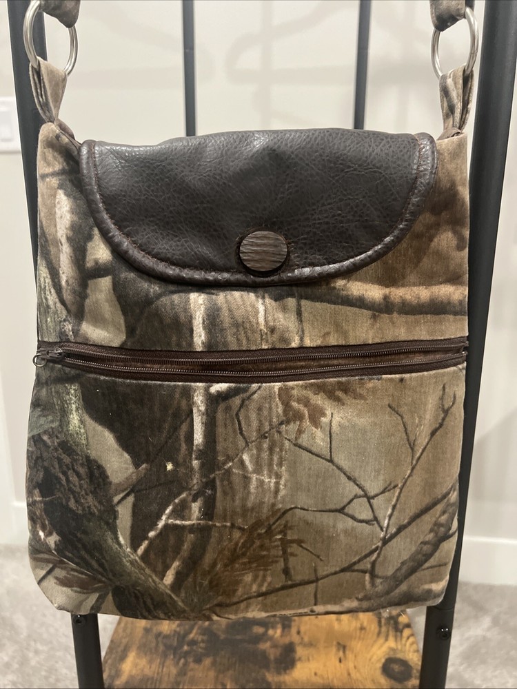Real Tree Camo Purse With Stitched Deer