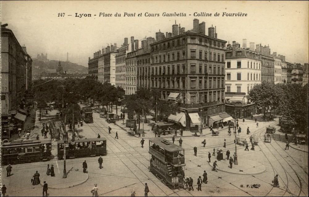 Place du Pont et Cours Gambetta Lyon France vintage postcard s609