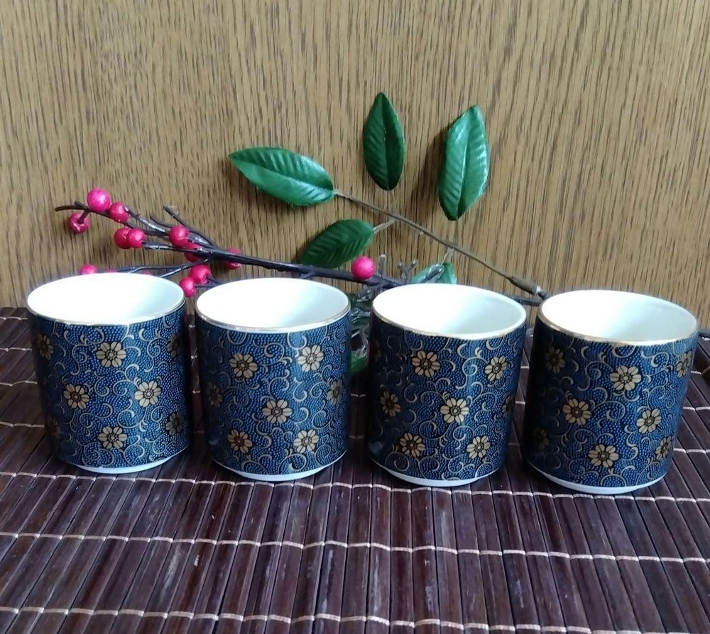 Kutani Ware Blue-Cluster Tesshen Flower Pattern Gold Choko Sake Cup Set of 4