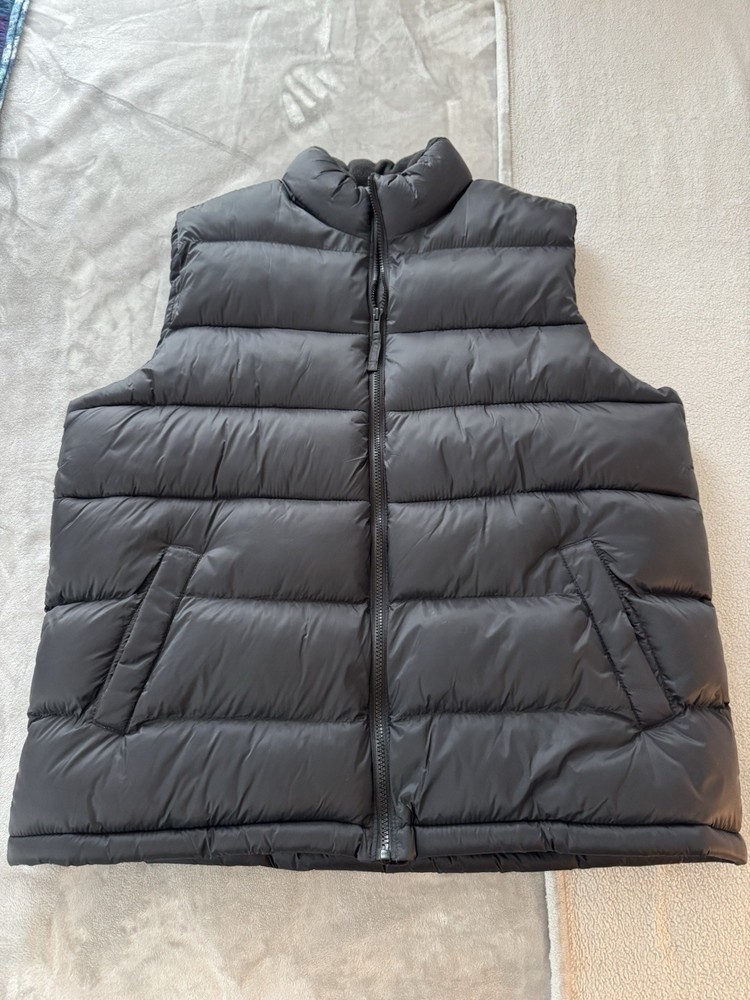 Old Navy Men’s Puffer Vest Black Jacket Size XL Snap Pockets, Zipper Front