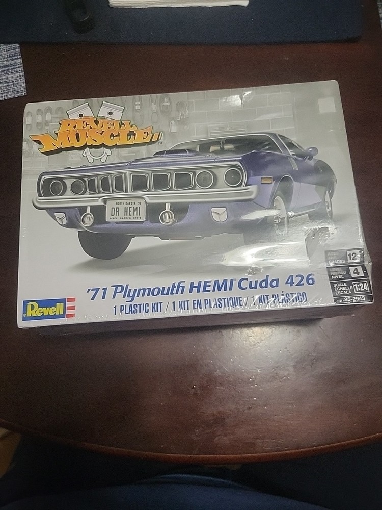 Revell 1971 Plymouth Hemi Cuda Model Kit (85-2943)