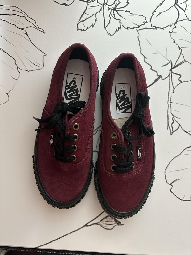 Pomegranate Color VANS Suede Women's Size 5 Skate Shoes New