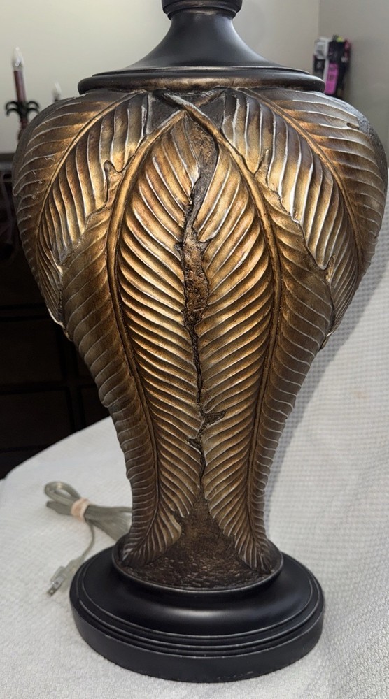 Tropical Palm Leaf Resin Table Lamp