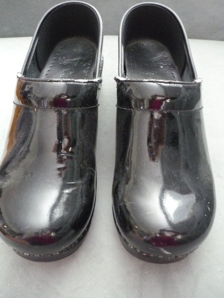 Dansko black patent leather closed heel clogs 8.5 US 39 Eur