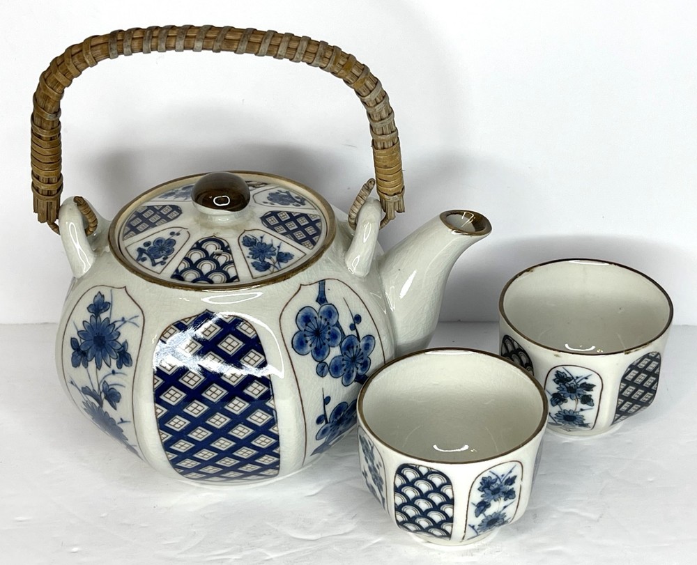 Vintage Otagiri OMC Japanese Teapot 2 Cups Set Blue White Floral Rattan Handle