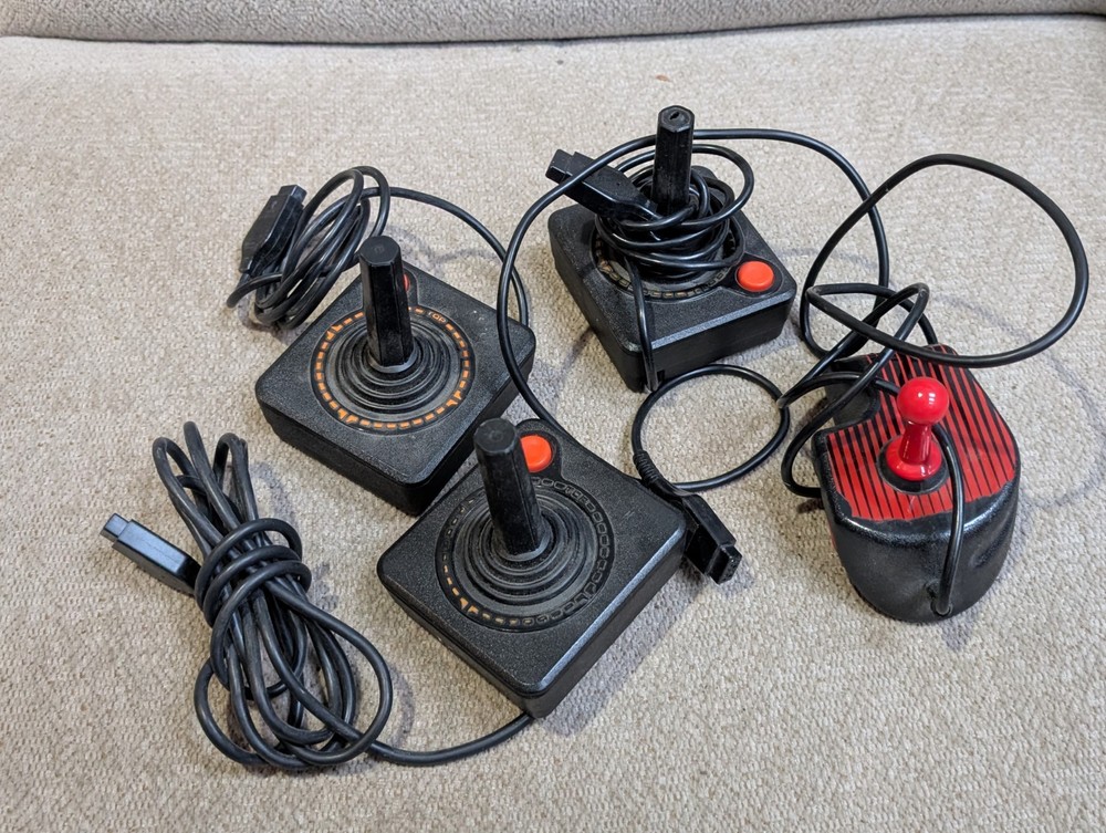 Vintage Atari 2600 Joystick Controller Lot ( Untested )