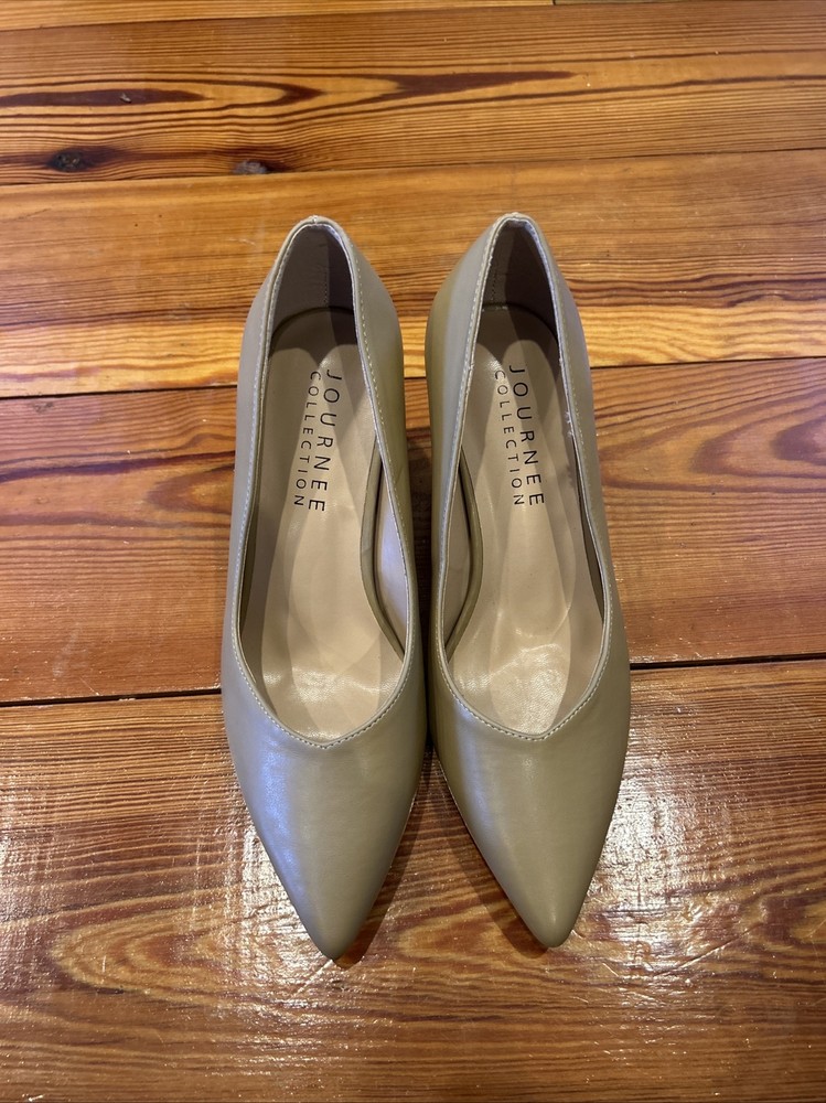 Journey Collection Tan Chunky Heel Shoes in Size 7.5