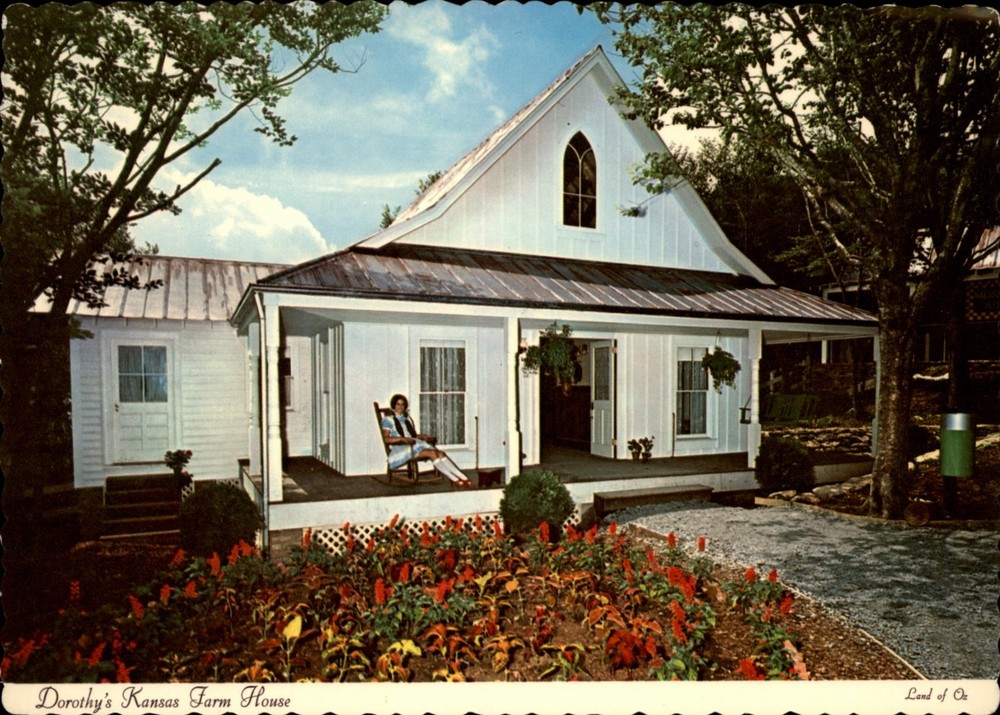 Dorothys Kansas Farm House Land of Oz Beech Mountain NC vintage postcard y630