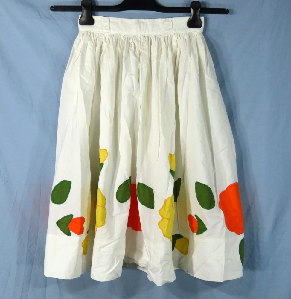 VTG White Twill A-LINE SKIRT Applique Embroidered Flowers HIPPIE BOHO Cottage S