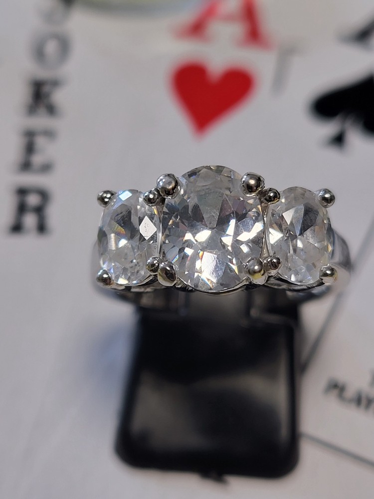 925 Sterling Silver Ring w/ CZ Stones Sz 6.5
