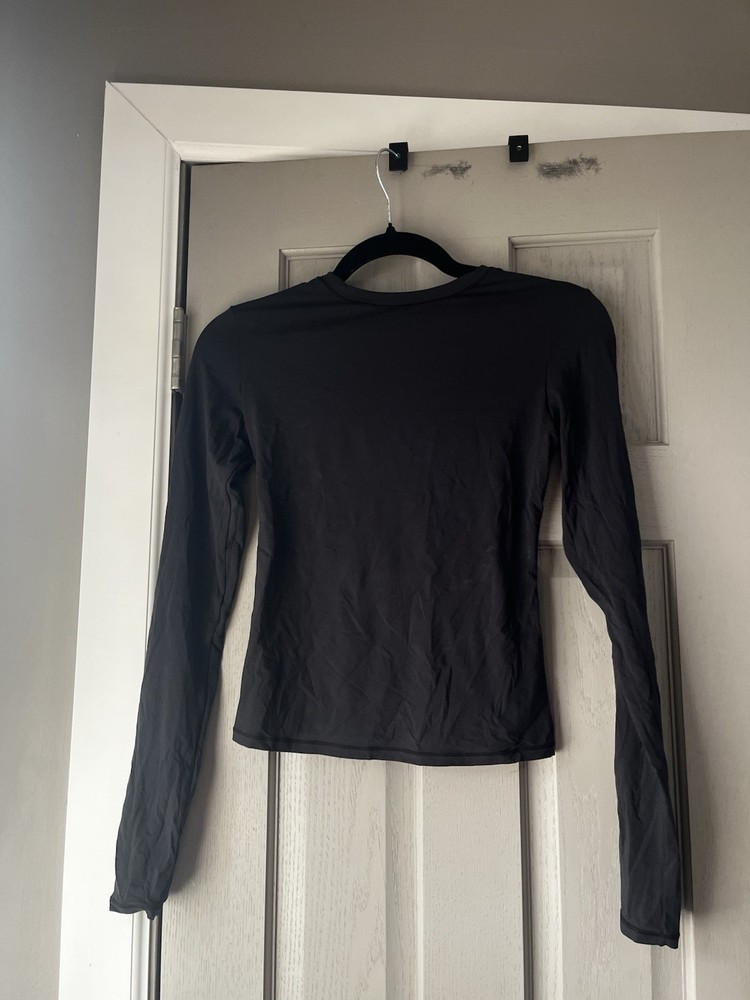 Skims fits everybody long sleeve shirt Retails $58 Size S